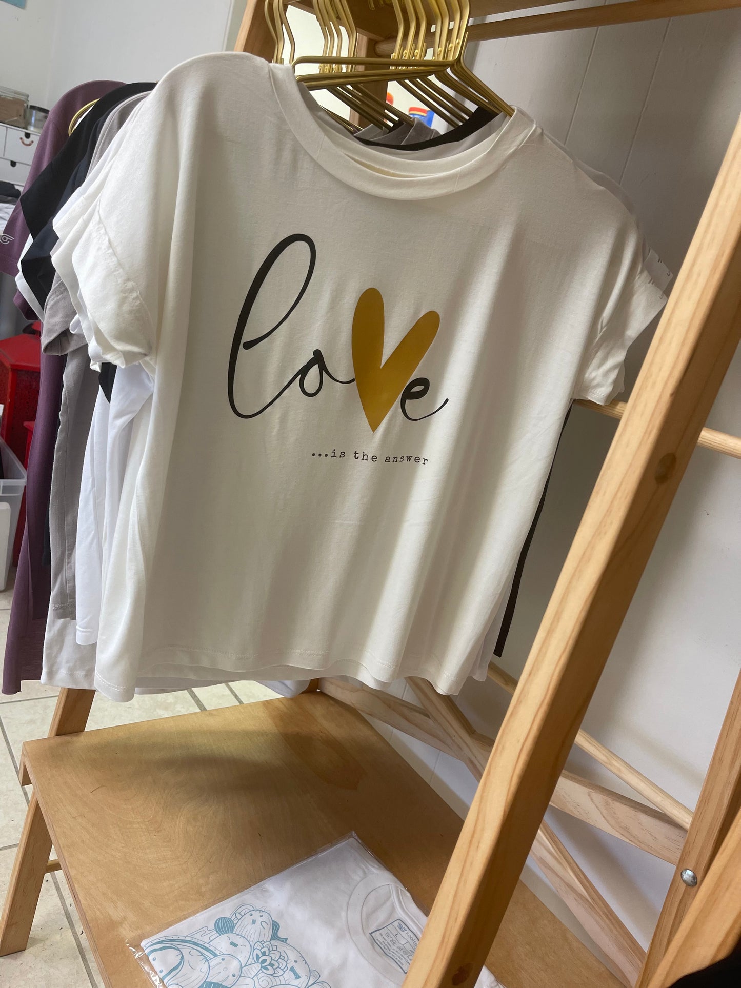 guapa love tees.