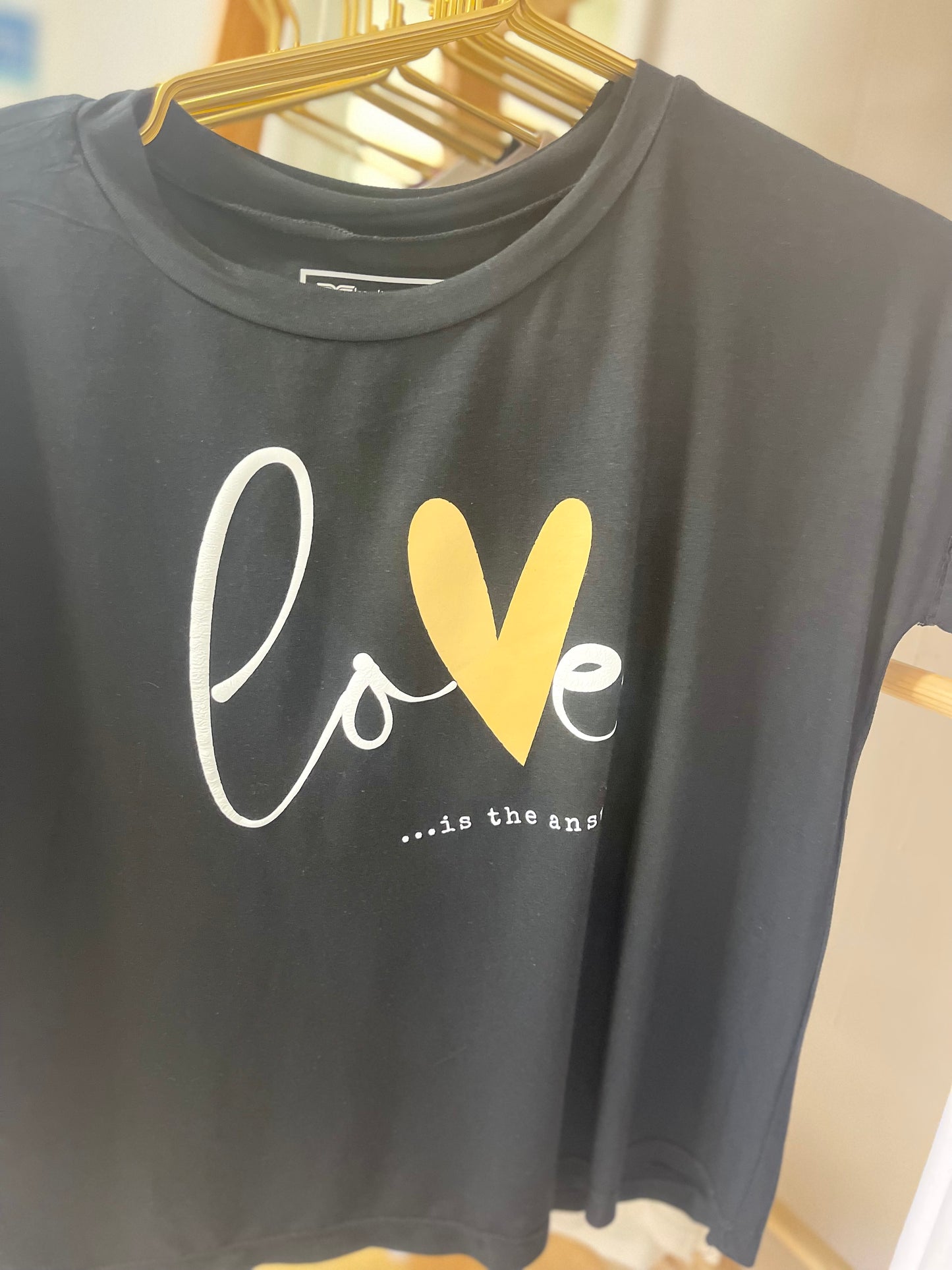 guapa love tees.